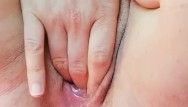 BBW non professionale si masturba con la fessura non depilata sporca backdoor e prende con la lingua uno schizzo gigante pov